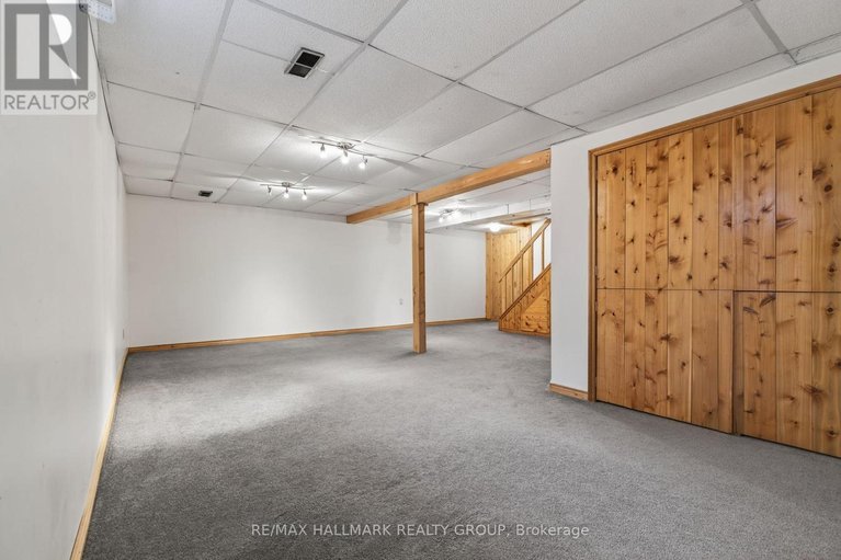 29612402/24-hobart-crescent/sheahan-estatestrend-village/ottawa/ontario/K2H5S4_30