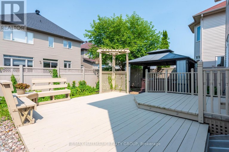 28706824/217-fountainhead-drive/mer-bleuebradley-estatesanderson-park/ottawa/ontario/K1W0C2_38