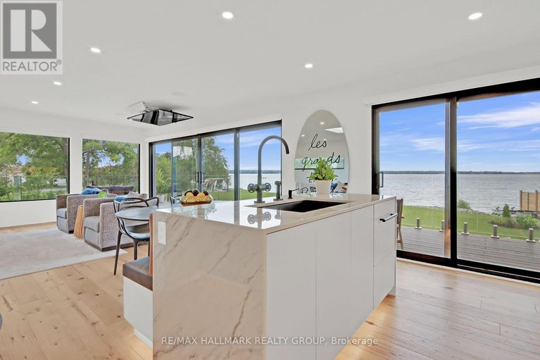28484970/227-grandview-road/crystal-bayrocky-point/ottawa/ontario/K2H8B9_11