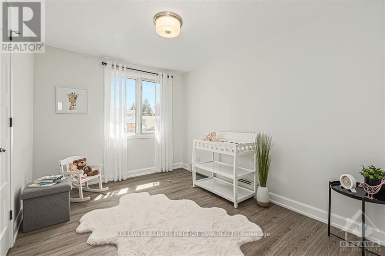 29035711/351-amiens-street/bilberry-creekqueenswood-heights/ottawa/ontario/K1E1P1_16