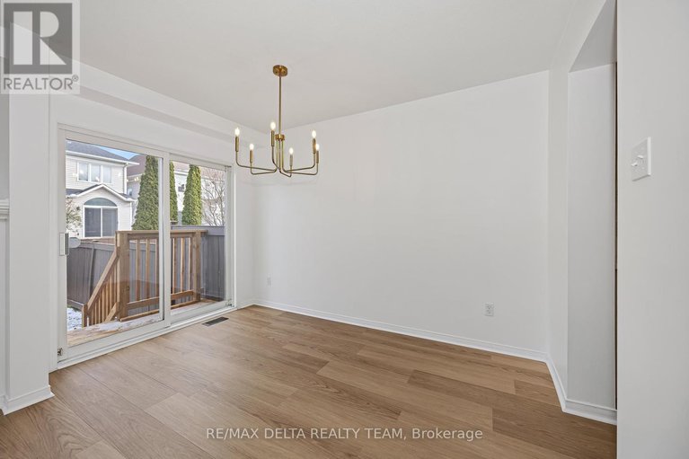 29122908/216-forestcrest-street/chapel-hill/ottawa/ontario/K1C7R5_10