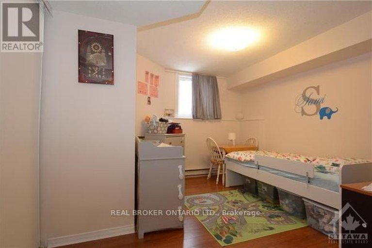 28410875/123-briston-private/hunt-club-park/ottawa/ontario/K1G5R1_11