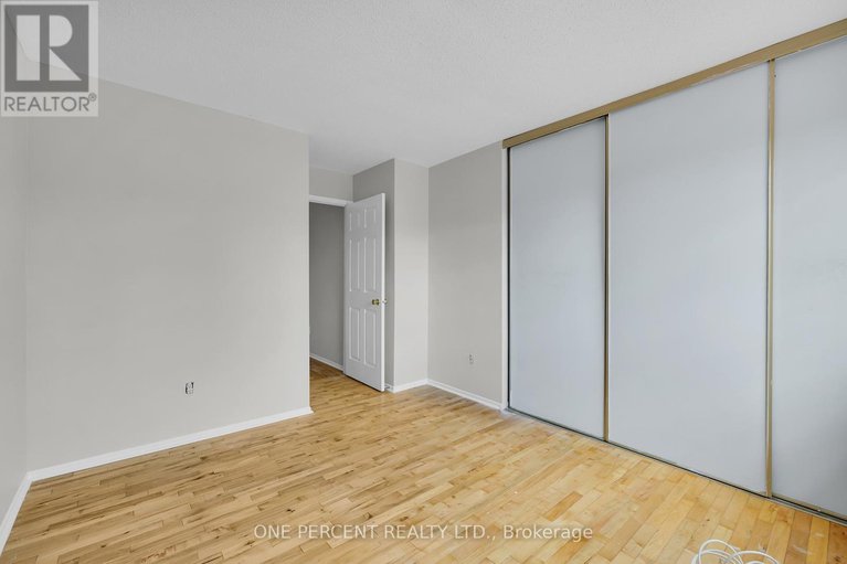 28639527/28-chickasaw-crescent/bridlewood/ottawa/ontario/K2M1M4_25