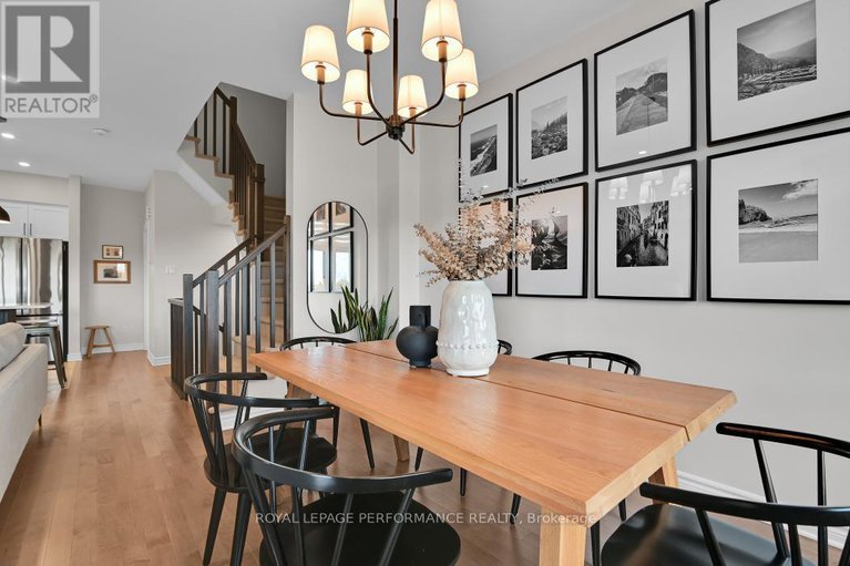 28973137/22-verglas-lane/mer-bleuebradley-estatesanderson-park/ottawa/ontario/K1W0P5_16