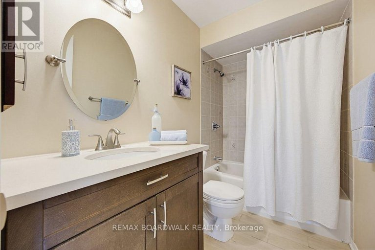 29645634/10-valemont-street/barrhaven-east/ottawa/ontario/K2G6Y1_35