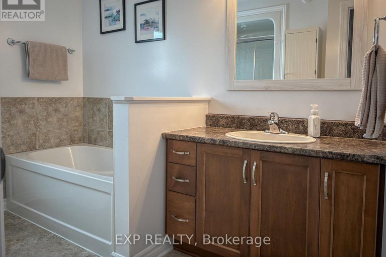 29493272/182-elk-street/renfrew/renfrew/ontario/K7V1A0_11