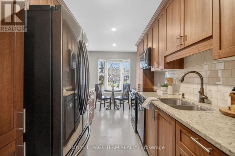 29608683/8-gowrie-drive/glencairnhazeldean/ottawa/ontario/K2L2S4_9