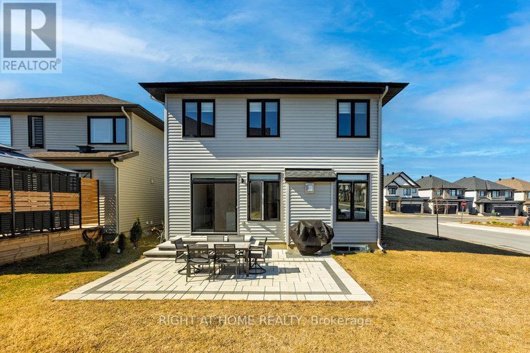 28163339/4511-kelly-farm-drive/blossom-parkkemp-parkfindlay-creek/ottawa/ontario/K1X0E7_45