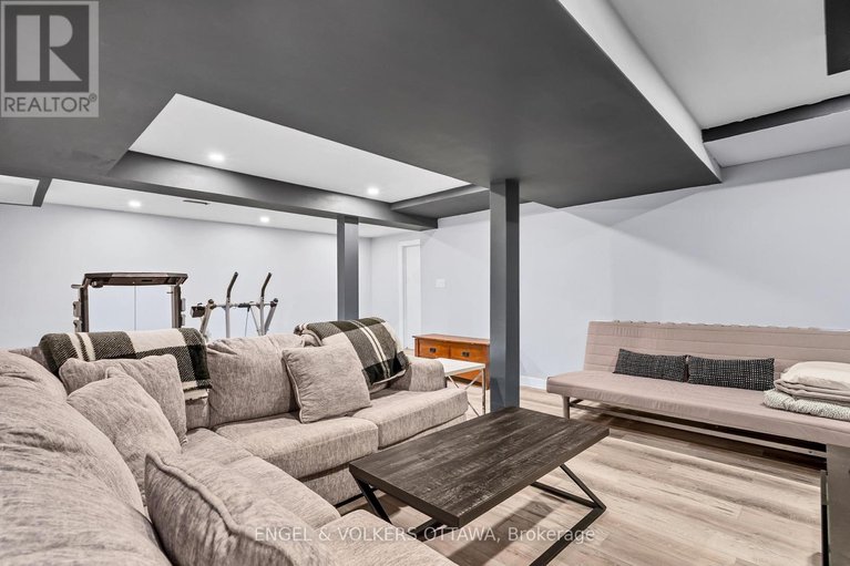 29176704/29-valley-ridge-street/borden-farmstewart-farmcarleton-heightsparkwood-hills/ottawa/ontario/K2E7W3_41