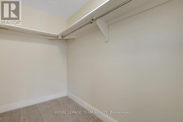 29471841/201-2785-baseline-road/redwood-park/ottawa/ontario/K2H0B7_21