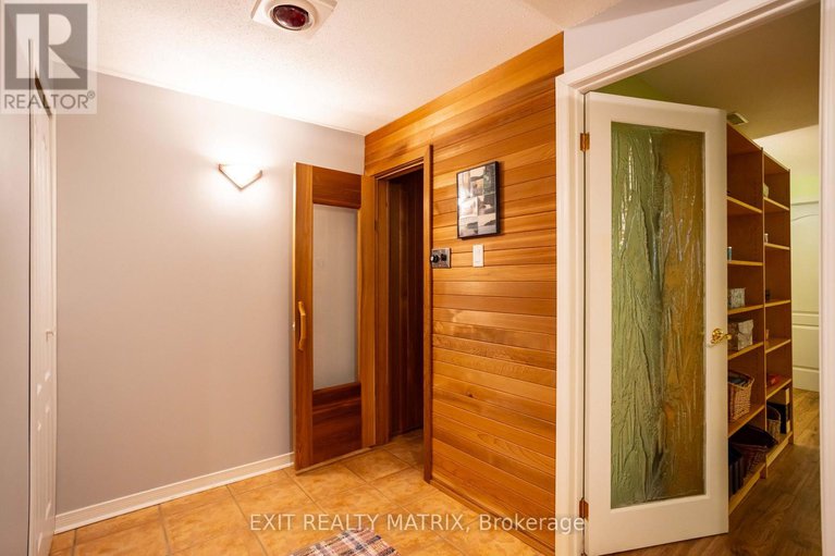 29422357/1879-rosewind-court/chapel-hill/ottawa/ontario/K1C7E3_35