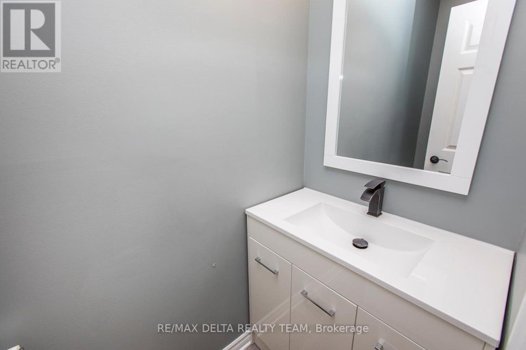 29517311/8-323-monica-crescent/bilberry-creekqueenswood-heights/ottawa/ontario/K1E3N6_5