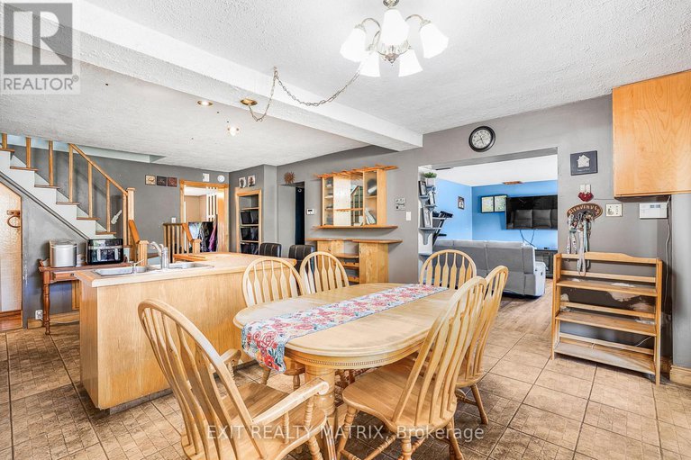 28379387/1018-sinclair-street/hawkesbury/hawkesbury/ontario/K6A1E5_13