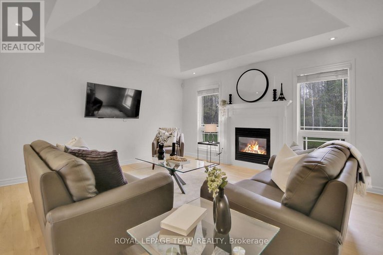28297086/5719-stuewe-drive/manotick-east-to-manotick-station/ottawa/ontario/K4M1L2_16