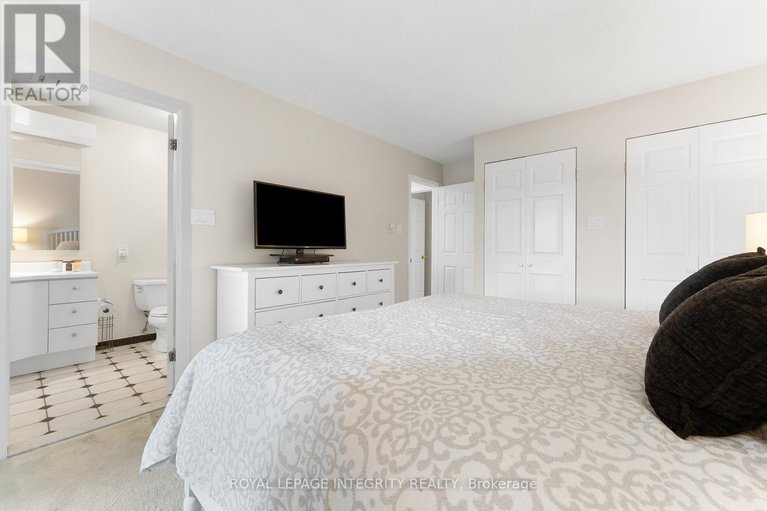 28594560/7403-rideau-valley-drive-s/rideau-twp-s-of-reg-rd-6-e-of-mccordick-rd/ottawa/ontario/K0A2E0_20