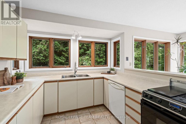 28884146/1376-river-road/manotick-east-to-manotick-station/ottawa/ontario/K4M1B4_14