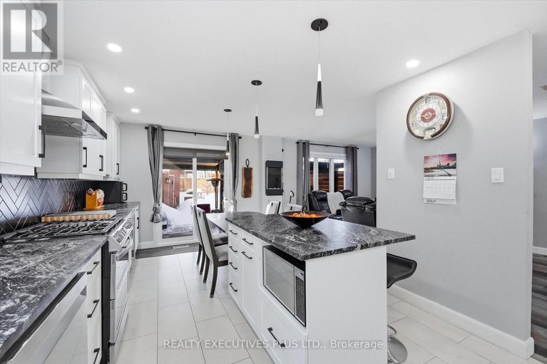 29406183/1110-trillium-place/town-of-rockland/clarence-rockland/ontario/K4K1T1_8