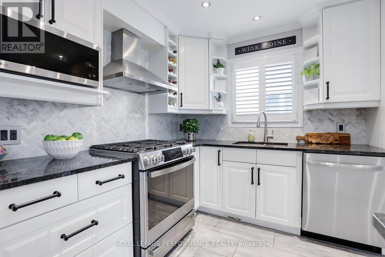 28809857/824-covehead-crescent/riverside-southgloucester-glen/ottawa/ontario/K1V1M3_14