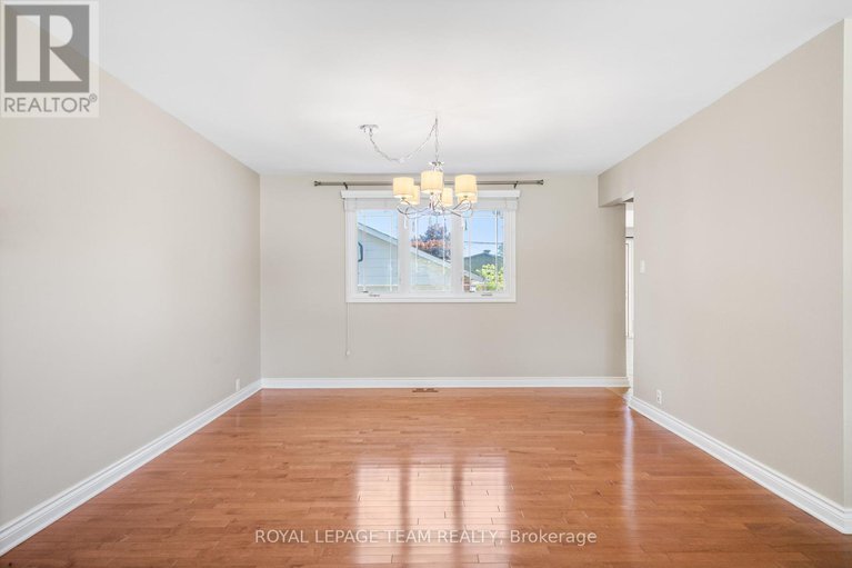 28386373/3-millbrook-crescent/city-viewskylinefisher-heightsparkwood-hills/ottawa/ontario/K2E5B6_6