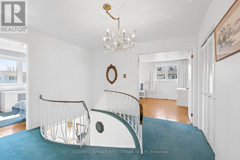 28315563/16-denewood-crescent/pineglencountry-place/ottawa/ontario/K2E7G5_26