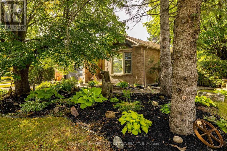 28819605/9-lone-meadow-trail/stittsville-central/ottawa/ontario/K2S1C9_2