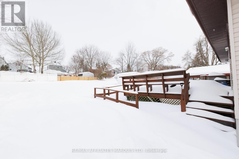 29400104/137-park-avenue/alexandria/north-glengarry/ontario/K0C1A0_34