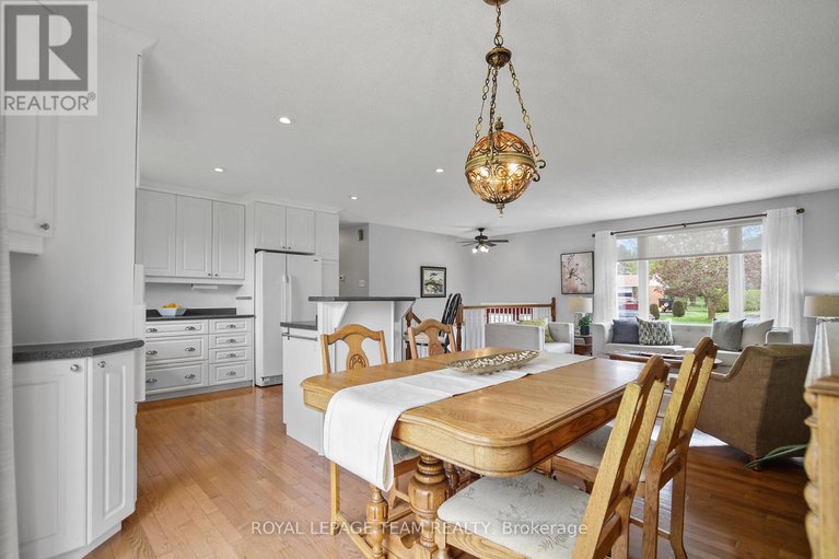 28356426/6489-doctor-blair-crescent/north-gower/ottawa/ontario/K0A2T0_9