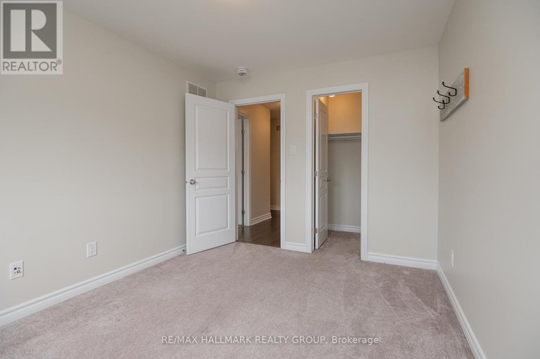 28443105/208-sittelle-private/fallingbrookgardenway-south/ottawa/ontario/K4A1G1_36