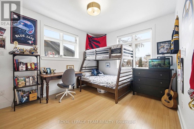 29616442/483-golden-avenue/mckellarhighland/ottawa/ontario/K2A2E4_17