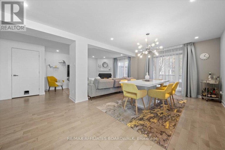28416743/423-viewmount-drive/borden-farmstewart-farmcarleton-heightsparkwood-hills/ottawa/ontario/K2E7P1_16