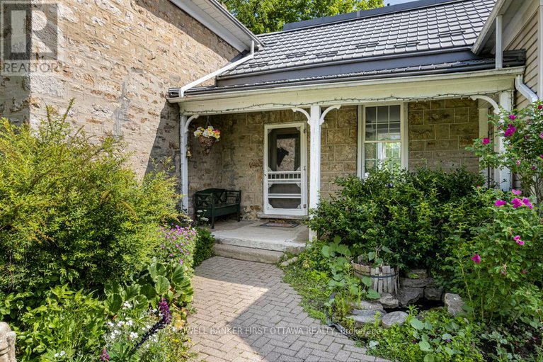 28148483/28-south-street/drummondnorth-elmsley-north-elmsley-twp/drummondnorth-elmsley/ontario/K7H2G1_3