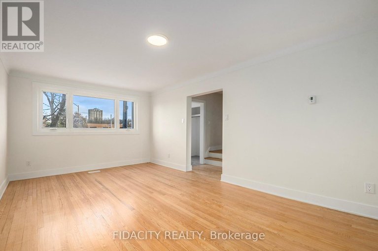 28516012/1030-maitland-avenue/braemar-park/ottawa/ontario/K2C2B6_4