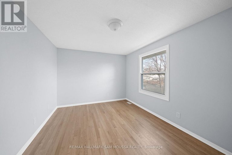 29677666/2750-consul-avenue/bruce-farmgraham-parkqualicumbellands/ottawa/ontario/K2H7H7_24