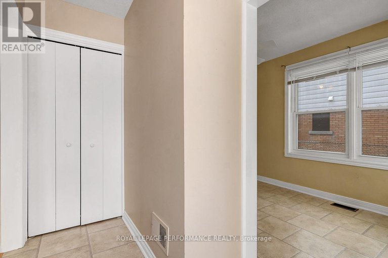 29403056/540-alesther-street/overbrookcastle-heights/ottawa/ontario/K1K1J3_6