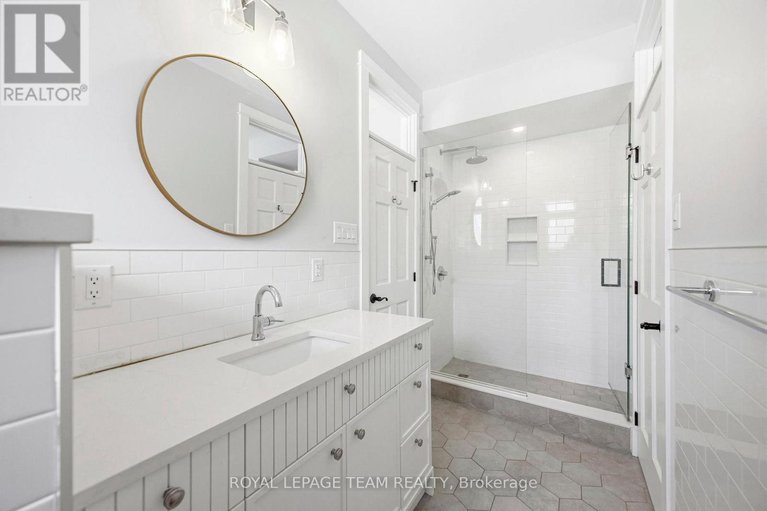 29616442/483-golden-avenue/mckellarhighland/ottawa/ontario/K2A2E4_14