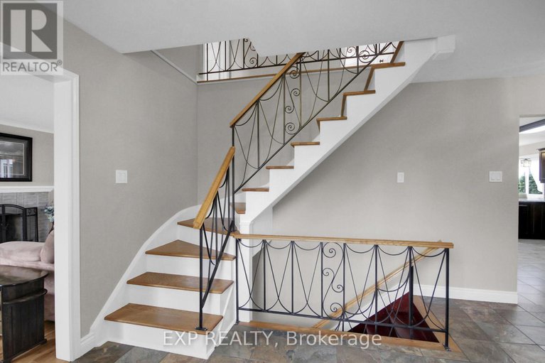 28340674/2001-neepawa-avenue/carlingwood/ottawa/ontario/K2A3L4_27