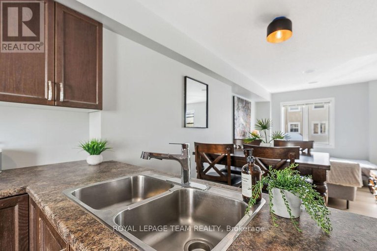 29379496/402-sadar-private/cedargrovefraserdale/ottawa/ontario/K2J3T3_31