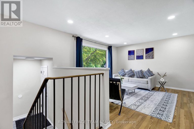28449355/l-5-banner-road/sheahan-estatestrend-village/ottawa/ontario/K2H8T3_5