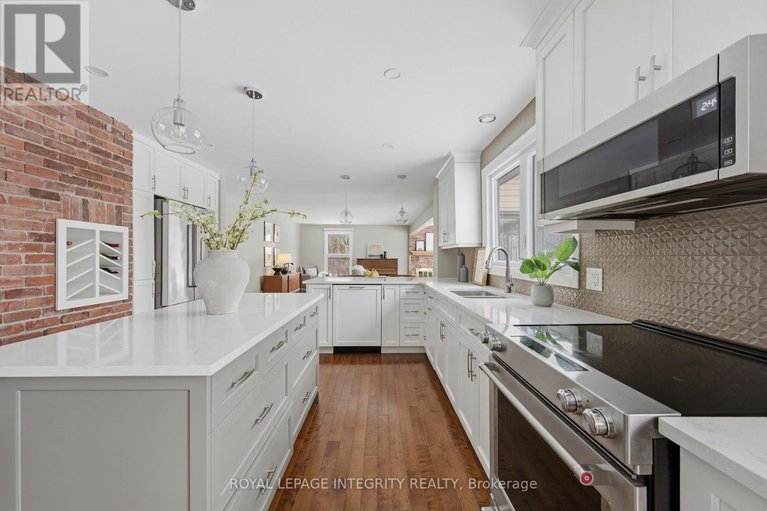 29430420/8-smugglers-court/arlington-woods/ottawa/ontario/K2H7Y7_13