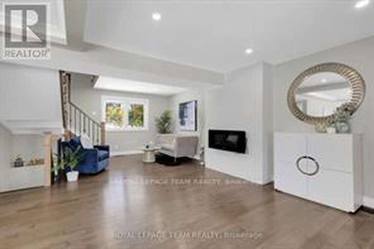 28591495/1107-normandy-crescent/borden-farmstewart-farmcarleton-heightsparkwood-hills/ottawa/ontario/K2E5A3_7