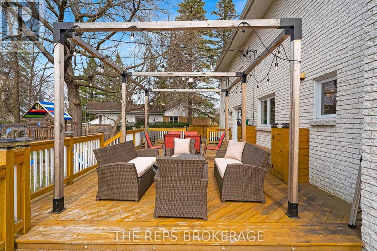 28336978/3062-upper-otterson-place/mooneys-bayrevelstoke/ottawa/ontario/K1V7B6_33
