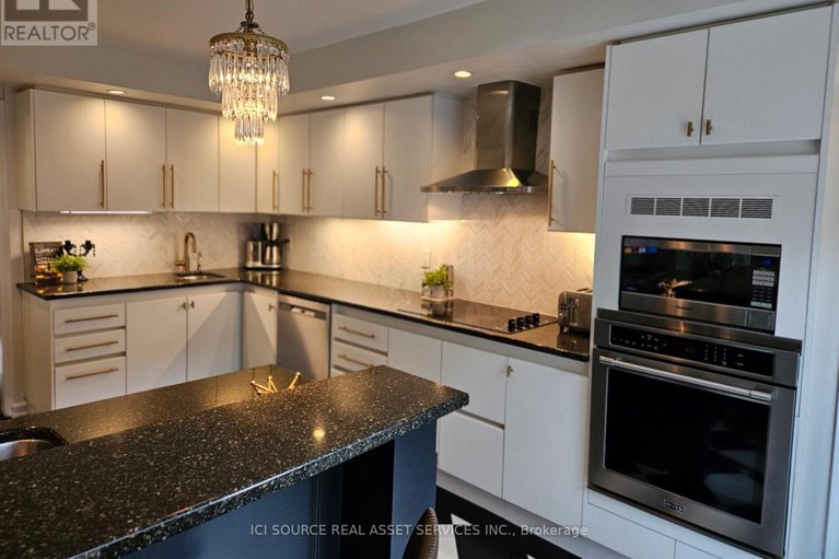 28675680/1-erinlea-court/pineglencountry-place/ottawa/ontario/K2E7C8_17
