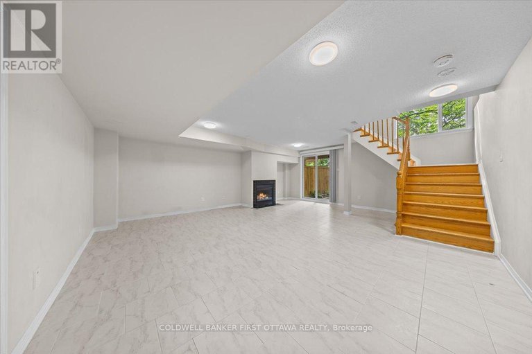 28806487/18-maxton-private/beacon-hill-south/ottawa/ontario/K1J1J2_13