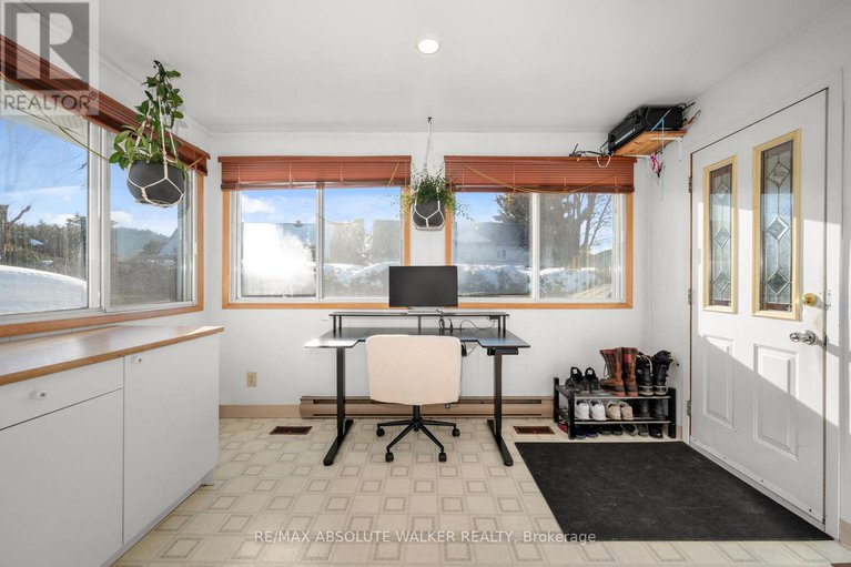 29422550/19-lambert-drive/sheahan-estatestrend-village/ottawa/ontario/K2H5Y3_15