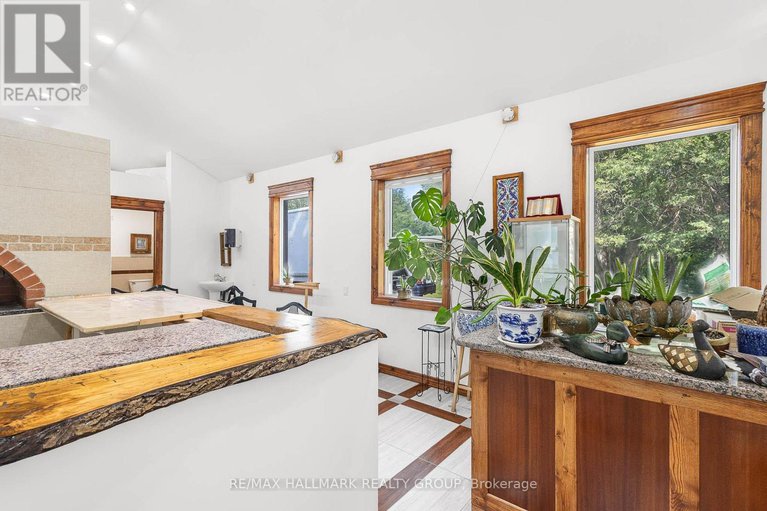 29448919/3838-kenyon-dam-road/north-glengarry-kenyon-twp/north-glengarry/ontario/K0C1A0_17