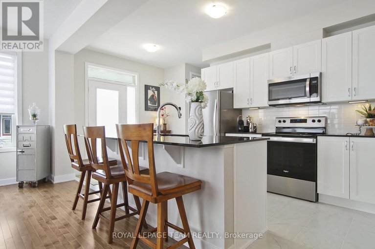 28291753/506-oldenburg-avenue/btwn-franktown-rd-fallowfield-rd/ottawa/ontario/K0A2Z0_6