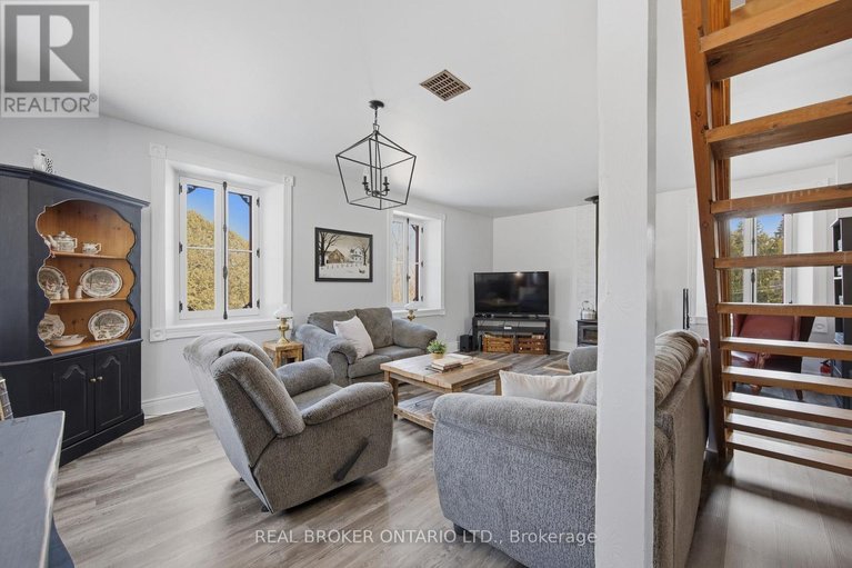 29603322/2090-beach-road/north-grenville-twp-kemptville-south/north-grenville/ontario/K0G1S0_21