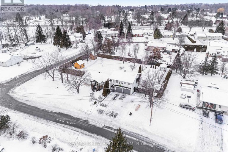 29348582/261-agathe-street/clarencerockland-twp/clarence-rockland/ontario/K4K1K7_33