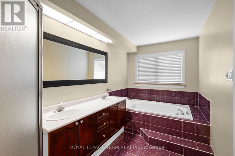 29614827/152-hunterswood-crescent/hunt-club-park/ottawa/ontario/K1G5W1_32