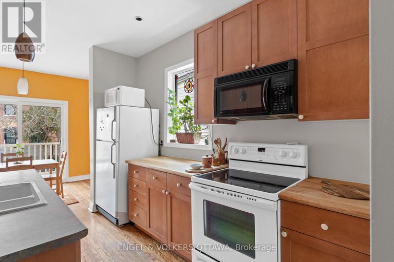 28384627/95-goulburn-avenue/sandy-hill/ottawa/ontario/K1N8C9_9